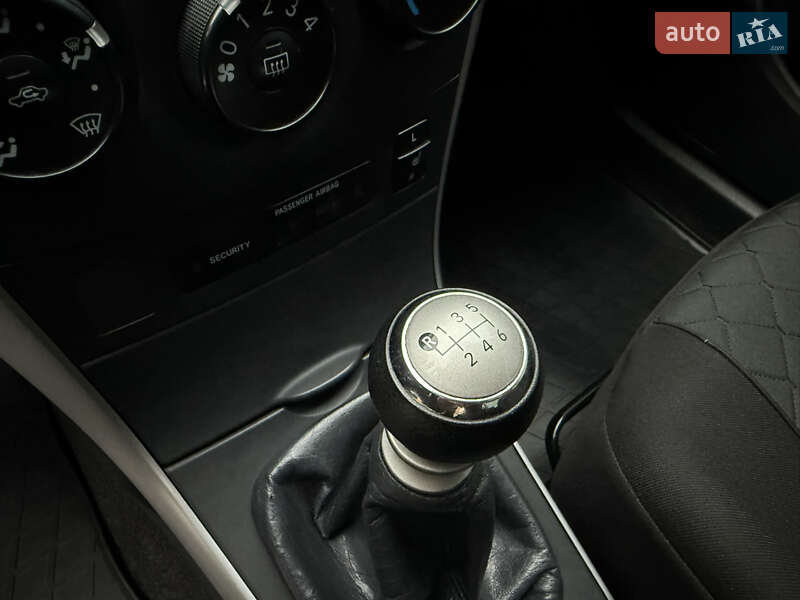 Седан Toyota Corolla 2011 в Рівному