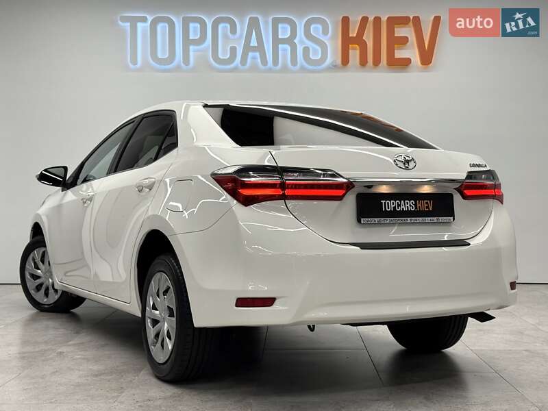 Седан Toyota Corolla 2017 в Києві