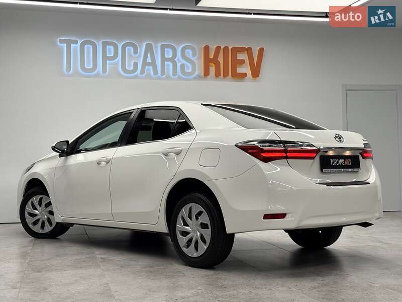 Седан Toyota Corolla 2017 в Києві