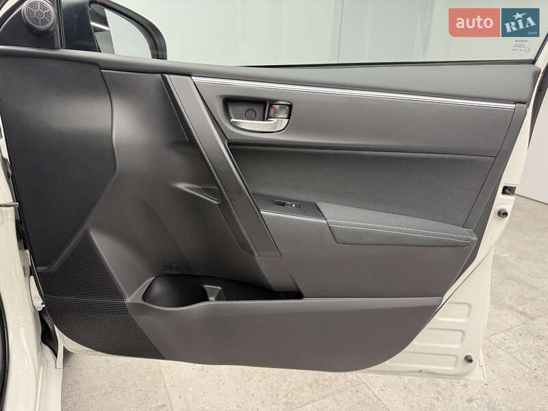 Седан Toyota Corolla 2017 в Києві