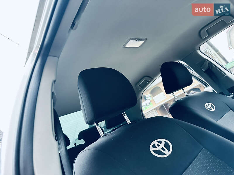 Седан Toyota Corolla 2008 в Грушево