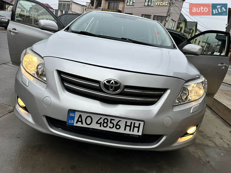 Седан Toyota Corolla 2008 в Грушево