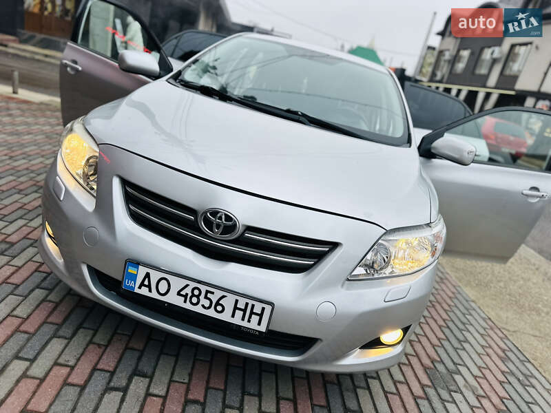 Седан Toyota Corolla 2008 в Грушево