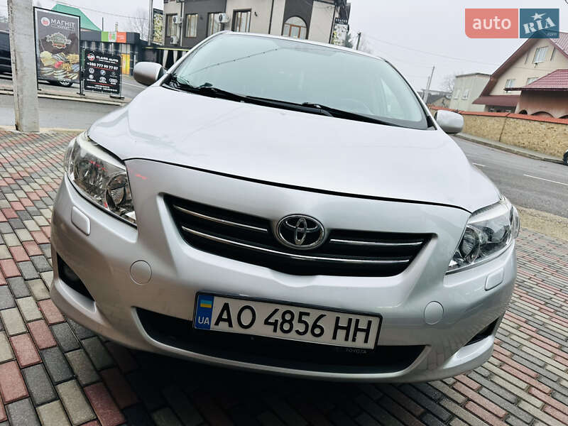 Седан Toyota Corolla 2008 в Грушево