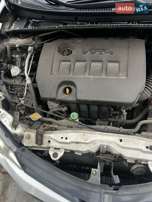 Седан Toyota Corolla 2015 в Чернигове фото 10 Седан Toyota Corolla 2015 в Чернигове