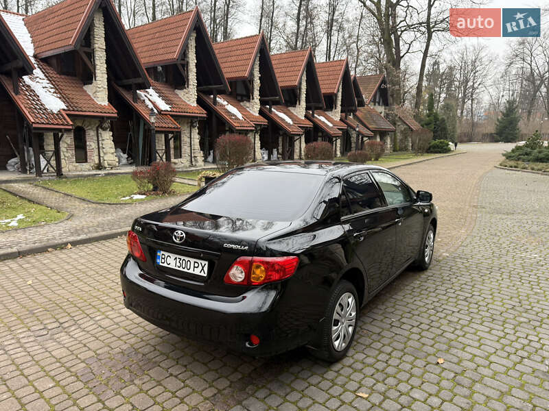 Седан Toyota Corolla 2008 в Львові