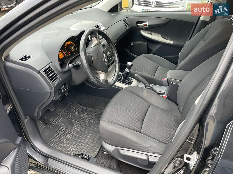 Седан Toyota Corolla 2008 в Львове