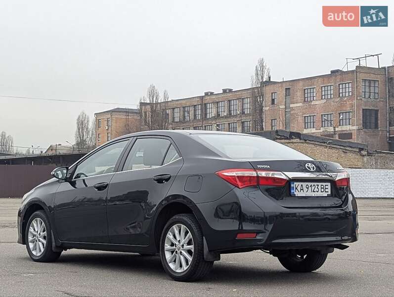 Седан Toyota Corolla 2013 в Києві