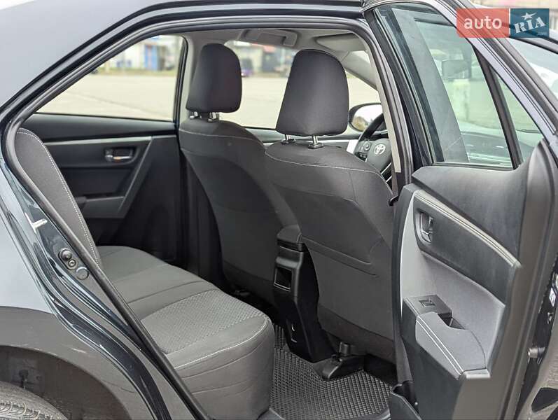 Седан Toyota Corolla 2013 в Києві