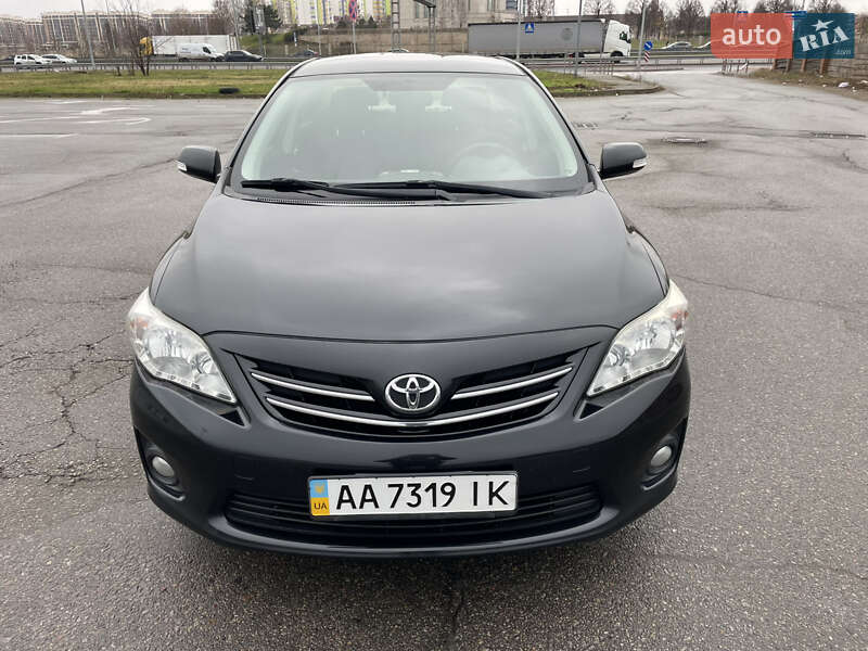 Седан Toyota Corolla 2012 в Киеве