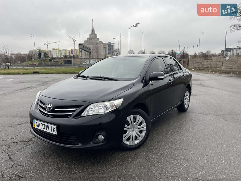 Седан Toyota Corolla 2012 в Киеве
