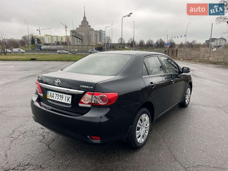 Седан Toyota Corolla 2012 в Киеве