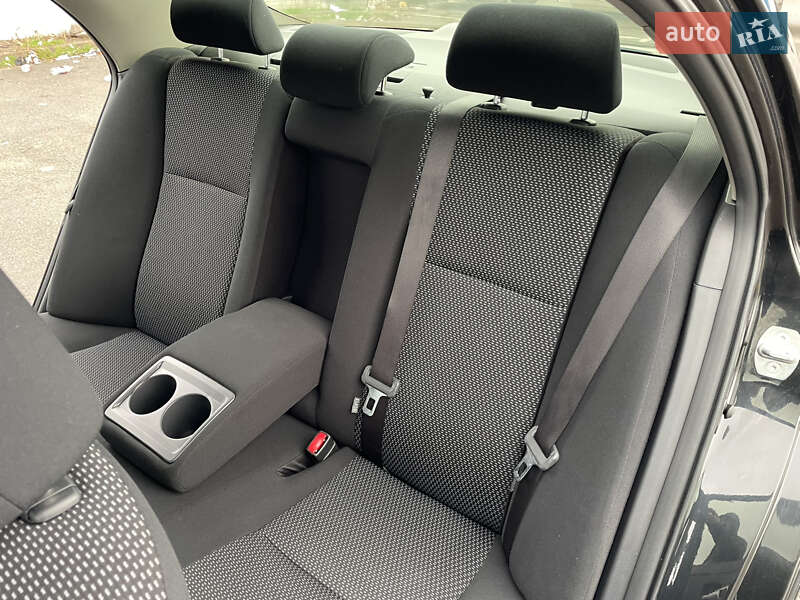 Седан Toyota Corolla 2012 в Киеве