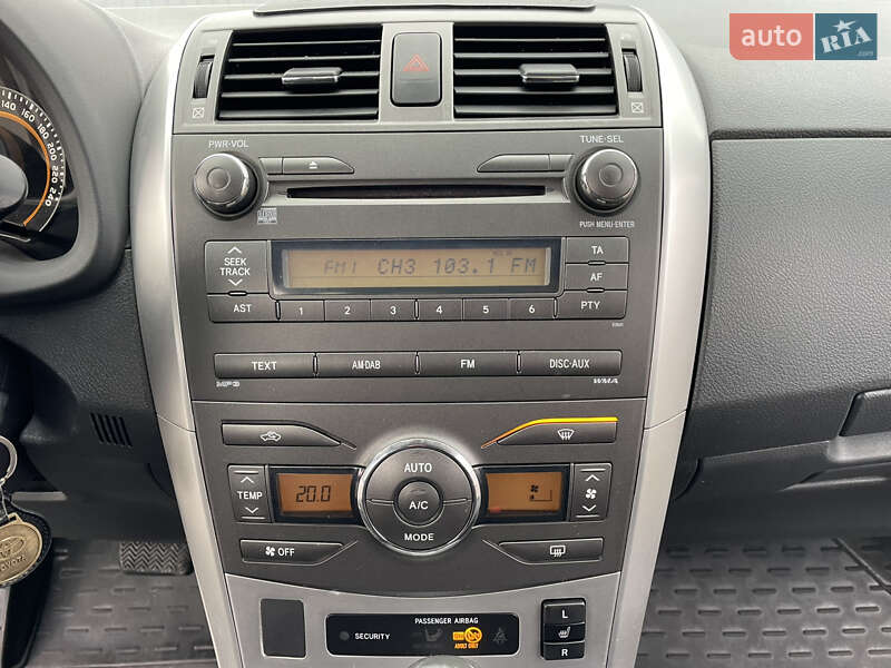 Седан Toyota Corolla 2012 в Киеве