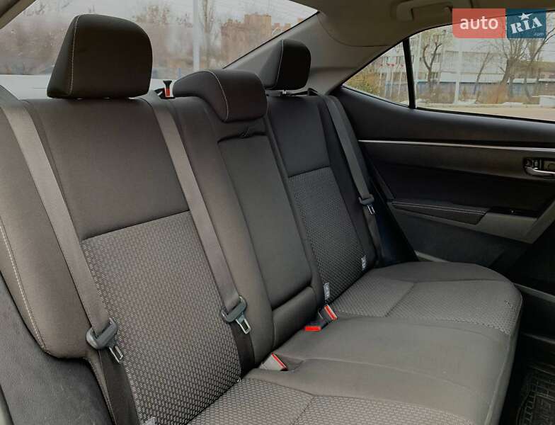 Седан Toyota Corolla 2016 в Николаеве