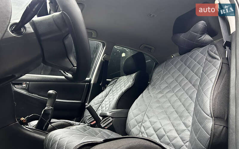 Седан Toyota Corolla 2005 в Черновцах