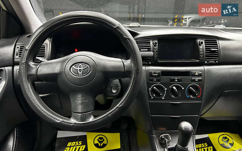 Седан Toyota Corolla 2005 в Черновцах