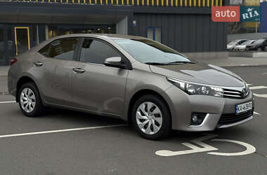 Седан Toyota Corolla 2015 в Києві