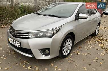 Седан Toyota Corolla 2016 в Киеве