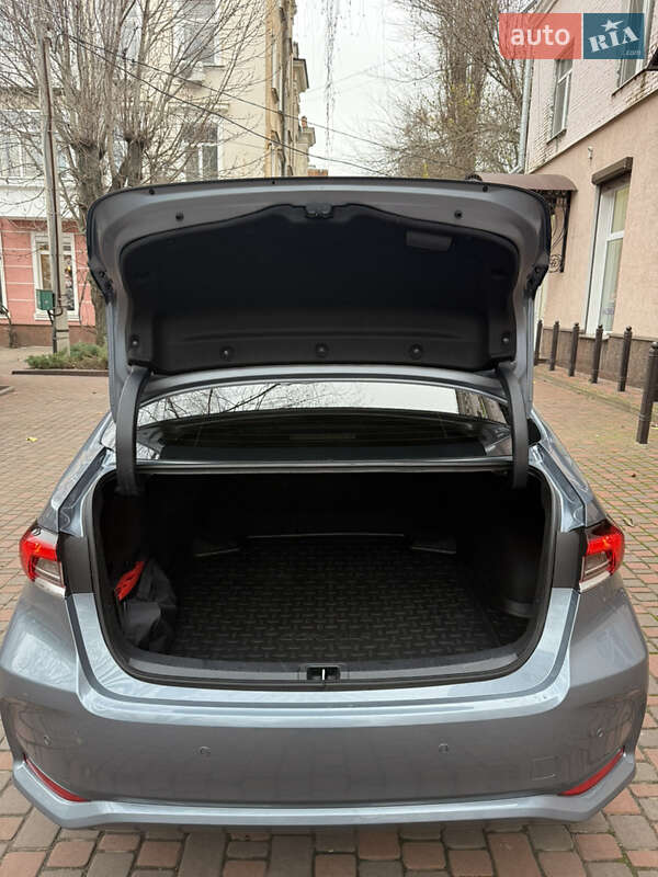 Седан Toyota Corolla 2019 в Кропивницком