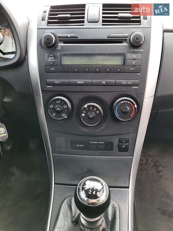 Седан Toyota Corolla 2012 в Борщеві