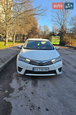 Седан Toyota Corolla 2015 в Києві