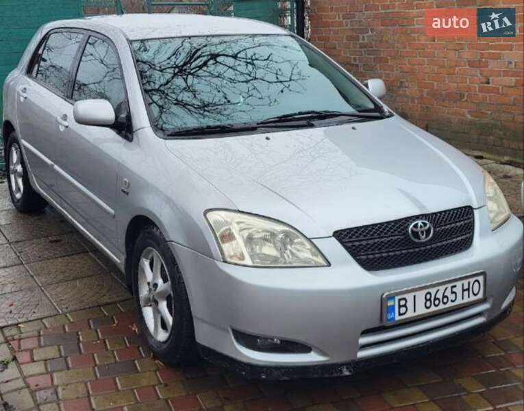 Хэтчбек Toyota Corolla 2004 в Полтаве