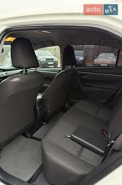 Седан Toyota Corolla 2016 в Хмельницькому