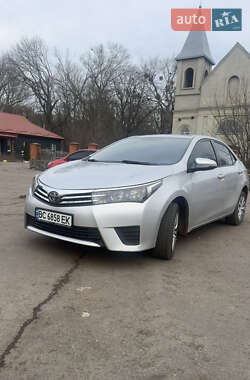 Седан Toyota Corolla 2015 в Виннице