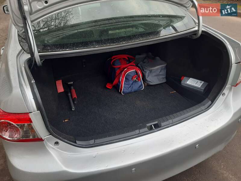 Седан Toyota Corolla 2010 в Івано-Франково