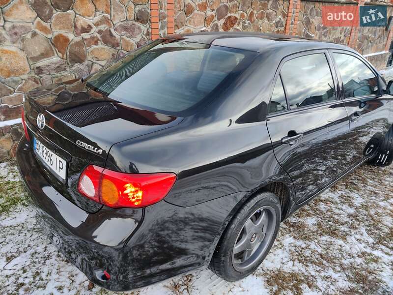Седан Toyota Corolla 2008 в Сарнах