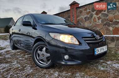 Седан Toyota Corolla 2008 в Сарнах