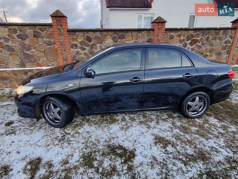 Седан Toyota Corolla 2008 в Сарнах