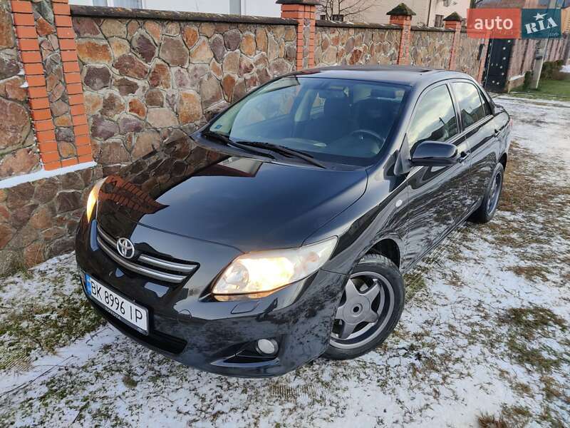 Седан Toyota Corolla 2008 в Сарнах