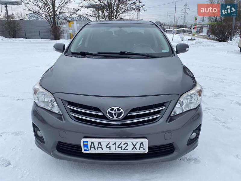 Седан Toyota Corolla 2011 в Києві