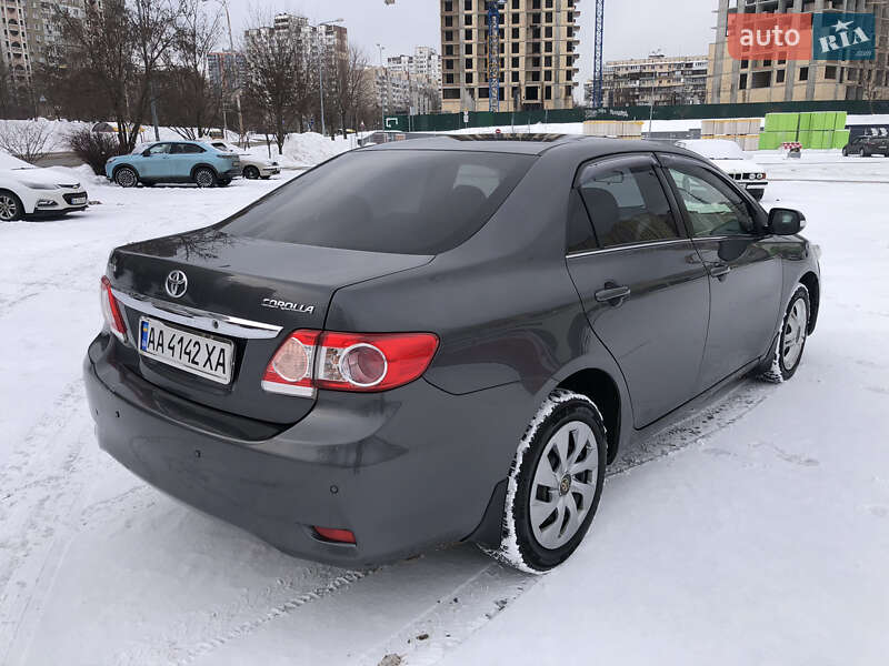 Седан Toyota Corolla 2011 в Києві
