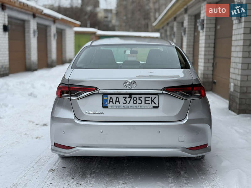 Седан Toyota Corolla 2019 в Киеве