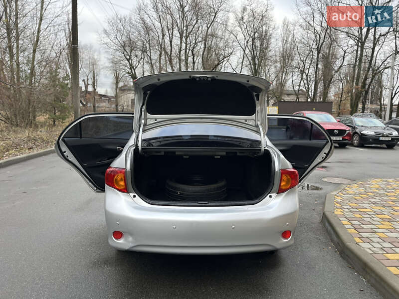 Седан Toyota Corolla 2008 в Чернигове