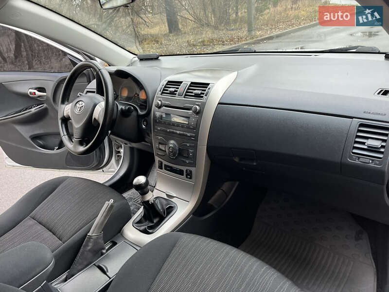 Седан Toyota Corolla 2008 в Чернигове