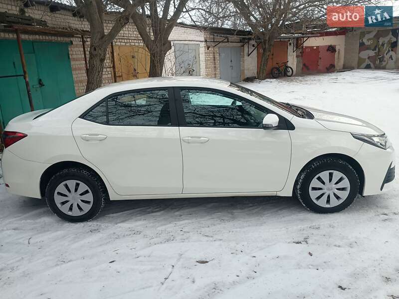 Седан Toyota Corolla 2017 в Кропивницькому