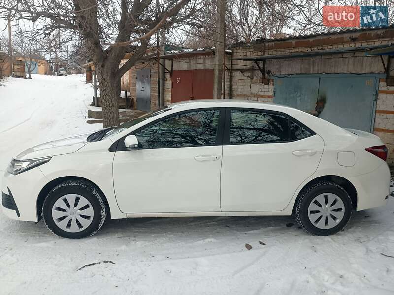 Седан Toyota Corolla 2017 в Кропивницькому