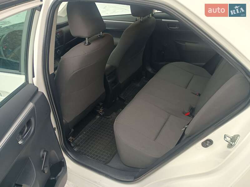 Седан Toyota Corolla 2017 в Кропивницькому