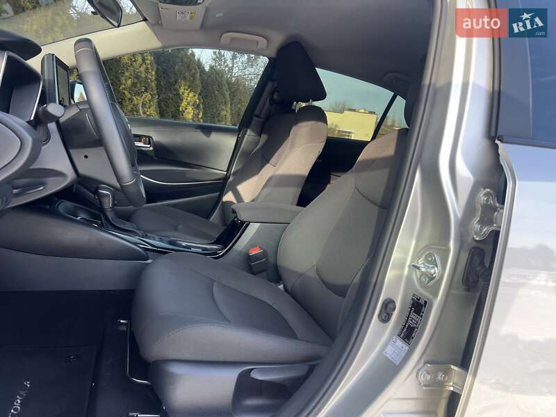 Седан Toyota Corolla 2024 в Львове