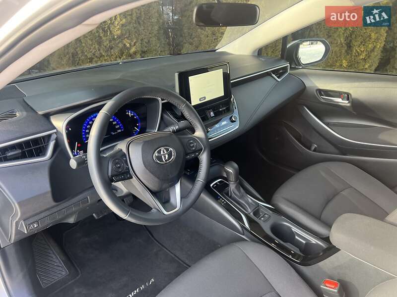 Седан Toyota Corolla 2024 в Львове