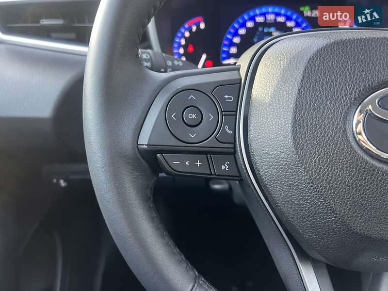 Седан Toyota Corolla 2024 в Львове