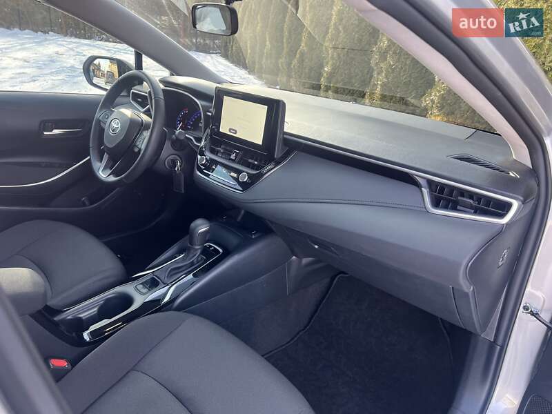Седан Toyota Corolla 2024 в Львове