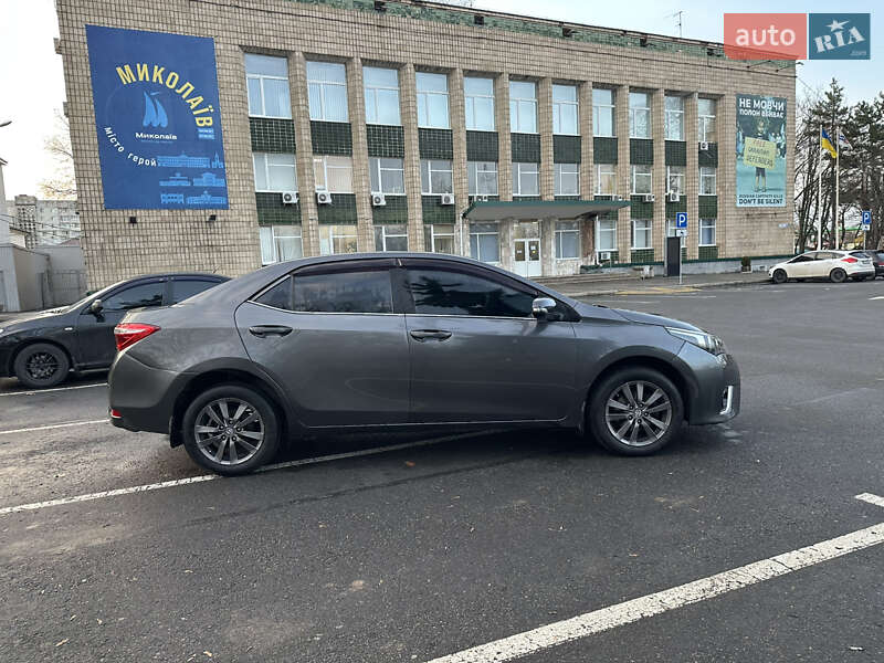 Седан Toyota Corolla 2016 в Миколаєві