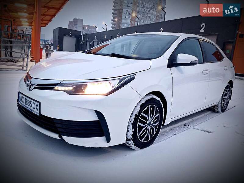 Седан Toyota Corolla 2018 в Харкові