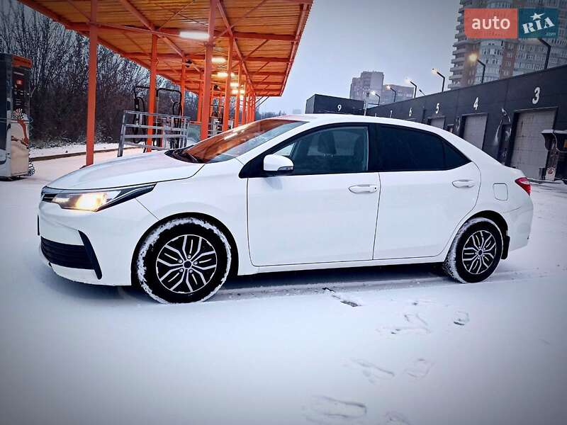 Седан Toyota Corolla 2018 в Харкові