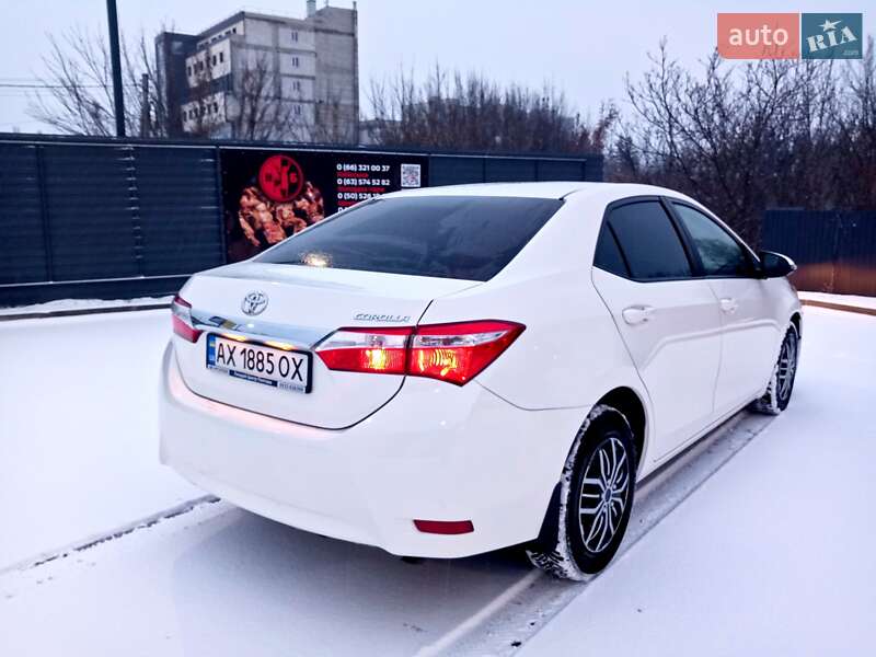 Седан Toyota Corolla 2018 в Харкові